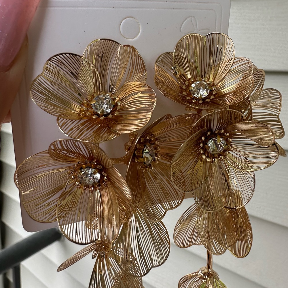 Zara Kate Middleton Gold cascading Floral Drop Earrings - Picture 6 of 8